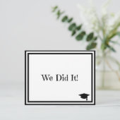 Wir haben es Abschluss gemacht Einladung (Stehend Vorderseite)