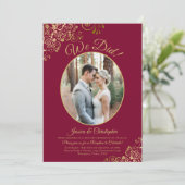 Wir haben es getan! Goldene Spitze auf Burgunder H Einladung (Stehend Vorderseite)