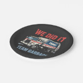 Wir haben es Team Garbour Trump Won Garbage Truck Pappteller (Schrägansicht)