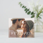 Wir haben geflohen! Modernes Foto Ankündigungspostkarte (Stehend Vorderseite)