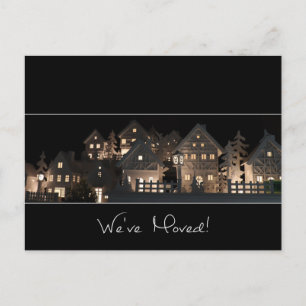 Wir haben leuchtende Weihnachtshäuser verschoben Postkarte