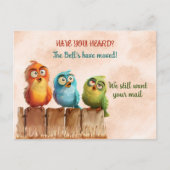 Wir haben lustige Vögel auf Zaun bewegt Postkarte (Vorderseite)