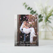 Wir haben Verheiratetes Trendy Modern Script Foto  Postkarte (Stehend Vorderseite)