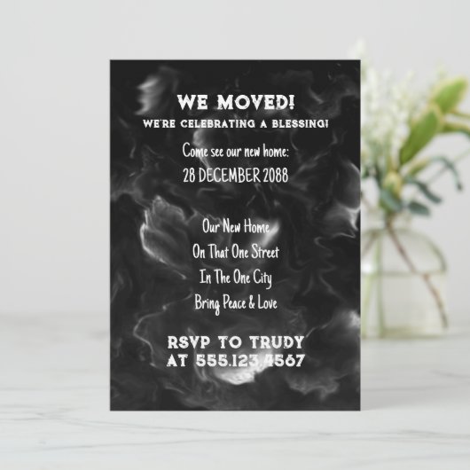 Wir haben Zuhause verschoben, um das Party der Erw Einladung (Stehend Vorderseite)