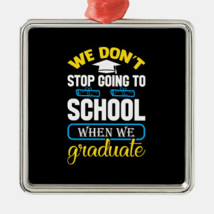 Wir hören nicht auf, zur Schule zu gehen, wenn wir Ornament Aus Metall