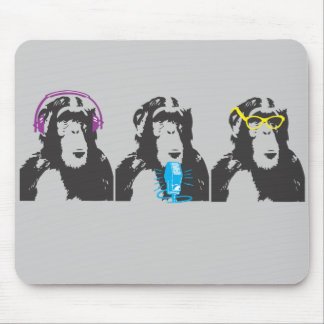 Wir hören, wir sprechen, wir sehen Dinge Mousepad