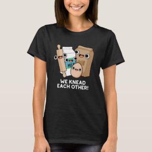 Wir kneten einander lustige Backpuppen dunkler BG T-Shirt