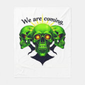 Wir kommen: Power und Angst in einem Design Fleecedecke (Vorderseite)