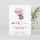 Wir können balloon warten Teddy Bear Baby Dusche Einladung (Stehend Vorderseite)