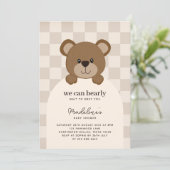 Wir können warten | Babydusche mit niedlicher Bäre Einladung (Stehend Vorderseite)