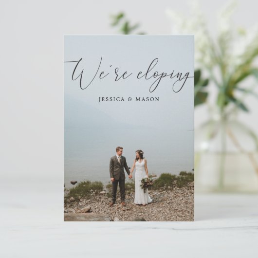 Wir laden zur Ankündigung ein (Stehend Vorderseite)