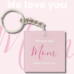Wir Liebe Sie Mama Rosa Minimalistisch Schlüsselanhänger<br><div class="desc">Wir Liebe Sie Mama rosa Minimalistisches Design. Süße, feminine, einfache, moderne und elegante Typografie. Text ist "Wir Liebe Sie", "Mama" und "Ihre Namen". Der gesamte Text kann leicht auf Ihre eigenen, schönen Nachrichten geändert werden. Bestellen Sie diesen niedlichen Schlüsselanhänger heute, um Ihre Liebe und Dank an Ihre Ehefrau, Mama, Oma...</div>