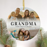 Wir Liebe Sie Oma Personalisiert 2 Foto Keramik Ornament<br><div class="desc">Sagen wir,  wir haben Sie in dieser Urlaubssaison mit einem personalisierten Weihnachtsgeschenk-Ornament Liebe,  in dem 2 Ihrer Lieblings-Fotos und Enkel-Namen aufgeführt sind. Alle Texte in diesem Design können bearbeitet werden,  sodass Sie Ihre eigene Nachricht oder Ihren eigenen Text hinzufügen können. Erhältlich in verschiedenen Farben,  Stilen und Produkten.</div>