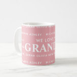 Wir Liebe Sie Oma Personalisiert Kids Namen Kaffeetasse<br><div class="desc">Sagen wir,  wir haben Sie in dieser Urlaubssaison mit einer personalisierten Weihnachtsgeschenk-Tasse mit Enkeln-Kindernamen Liebe. Alle Texte in diesem Design können bearbeitet werden,  sodass Sie Ihre eigene Nachricht oder Ihren eigenen Text hinzufügen können. Erhältlich in verschiedenen Farben,  Stilen und Produkten.</div>