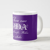 Wir Liebe unsere Dada Niedlich Personalisiert Lila Jumbo-Tasse (Vorderseite Rechts)