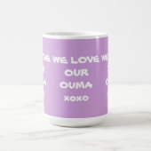 WIR LIEBE UNSERES OUMA GIFT Lila und weiß Kaffeetasse (Mittel)