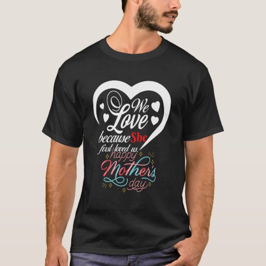 Wir Liebe, weil sie uns zuerst glückliche Mütter l T-Shirt (Vorderseite)