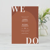 Wir machen Boho Terracotta Arch Hochzeit im Herbst Einladung (Stehend Vorderseite)