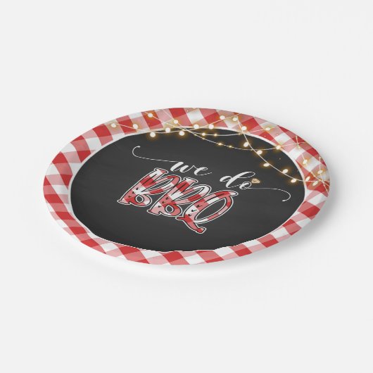 Wir machen GRILLEN Paper Plate - Gingham Pappteller (Schrägansicht)