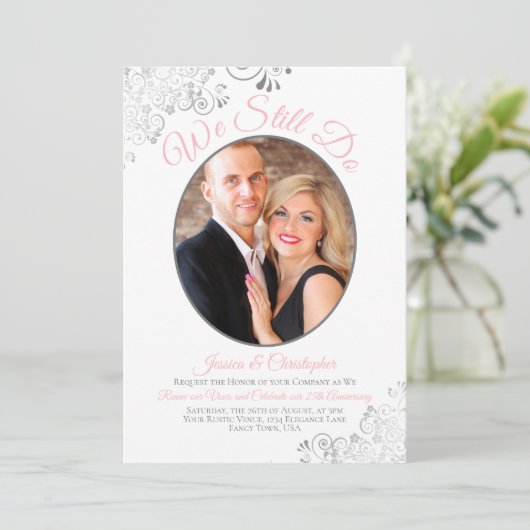 Wir machen immer noch eine grüne und weiße Hochzei Einladung (Stehend Vorderseite)