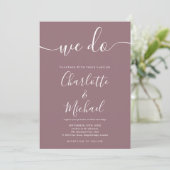 Wir machen Mauve Signature Script Hochzeit Einladung (Stehend Vorderseite)