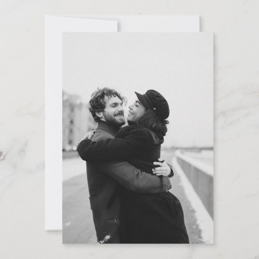 Wir machen Minimalistisches Schwarz-weißes Foto Save The Date (Rückseite)