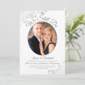 Wir machen noch immer Silver Curls White Wedding V Einladung (Stehend Vorderseite)