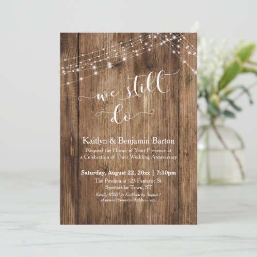 Wir machen noch immer Typografie Rustikales Holz J Einladung (Stehend Vorderseite)