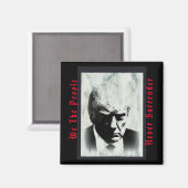 Wir Menschen lassen Trump Mugshot Magnet nie überl (Vorderseite/Rückseite)