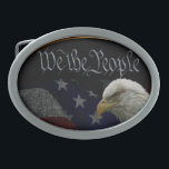 Wir Menschen Ovale Gürtelschnalle<br><div class="desc">Patriotische Gürtelschnalle mit einem Foto einer Fahne und einem Glatzenadler mit den Worten "We The People" im alten englischen Text oben. Großartiges Geschenk für Vater oder Veteran.</div>