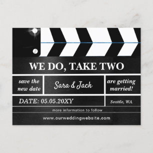 Wir nehmen zwei Movie-Clapboard Hochzeit verschobe Ankündigungspostkarte