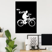 Wir regieren die Straßen (Cyclist) dunkles Poster (Heimbüro)