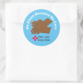 Wir reinigen, weil wir uns kümmern runder aufkleber (Tasche)