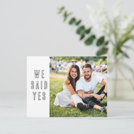 Wir sagten ja Foto Hochzeit Speichern Sie das Datu Ankündigungspostkarte (Stehend Vorderseite)