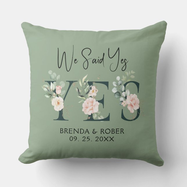 Wir sagten Yes Elegant Floral Letters on Sage Gree Kissen (Vorderseite)