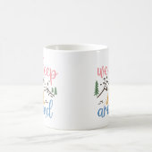 Wir schlafen um Funny herum Kaffeetasse (Mittel)