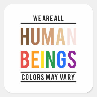 Wir sind alle Menschen, die Farbe kann variieren Quadratischer Aufkleber