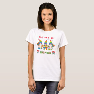 Wir sind alle menschlich - 3 LGBTQ-Gnome T-Shirt
