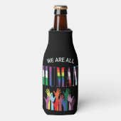 Wir sind alle menschliche farbenfrohe Hände Flaschenkühler (Flaschenvorderseite)