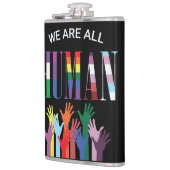 Wir sind alle menschliche farbenfrohe Hände gepack Flachmann (Links)