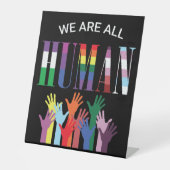 Wir sind alle menschliche farbenfrohe Hände Sockelschild (Vorderseite)