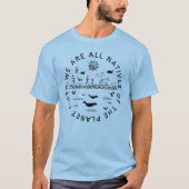 WIR SIND ALLE NATIVEN DER PLANETERDE. T-Shirt (Vorderseite)