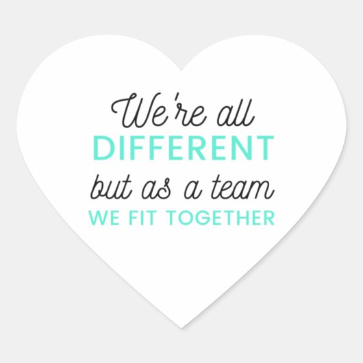 Wir sind alle verschieden, aber als Team passen wi Herz-Aufkleber (Vorderseite)