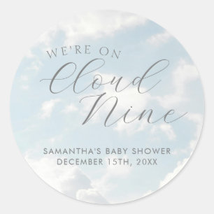 Wir sind auf Cloud Nine Blue Clouds Baby Dusche Runder Aufkleber
