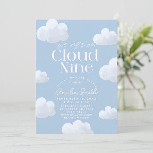 Wir sind auf Cloud Nine Modern Blue Cloud Baby Dus Einladung (Stehend Vorderseite)