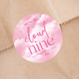 Wir sind auf Cloud Nine Pink Baby Dusche Runder Aufkleber