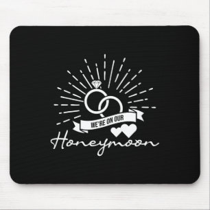 Wir sind auf unserer Hochzeitsreise - Liebe Ehe Eh Mousepad