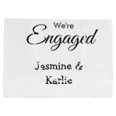 Wir sind ein verlobtes Paar Name romantisch stilvo Große Geschenktüte (Rückseite)