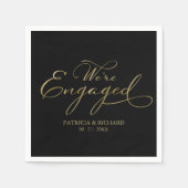 Wir sind eine Verlobte Black Gold-Engagement-Parte Serviette (Vorderseite)