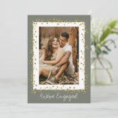 Wir sind eine Verlobte Personalisierte Foto-Engage Einladung (Stehend Vorderseite)